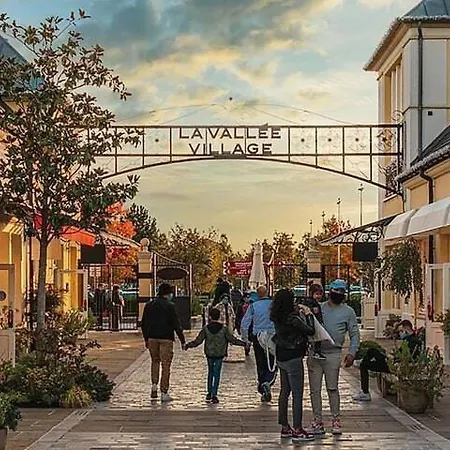 4 Voyageurs Quelques Minutes De Disneyland Paris Parking Prive Gratuit Apartment Guermantes
