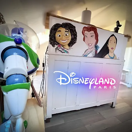 4 Voyageurs Quelques Minutes De Disneyland Paris Parking Prive Gratuit